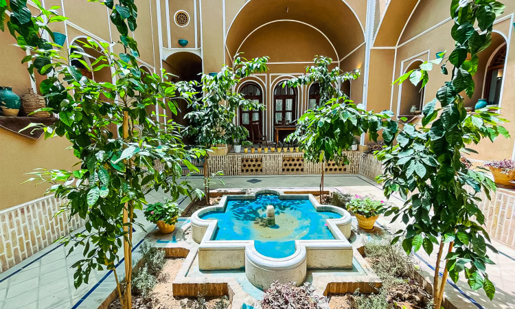 رزرو هتل 3 ستاره ممتاز دربار یزد(یک تخته)