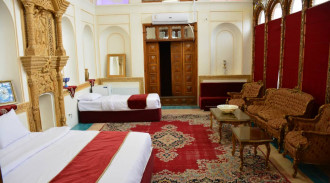 اتاق شاه نشین بوم گردی سنتی خان نشین