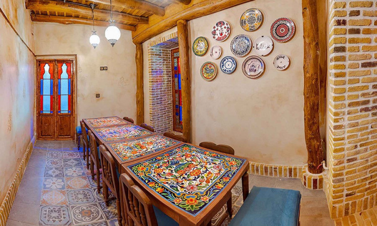 رزرو بوتیک هتل زاک خرو (اتاق چناران3 نفره)