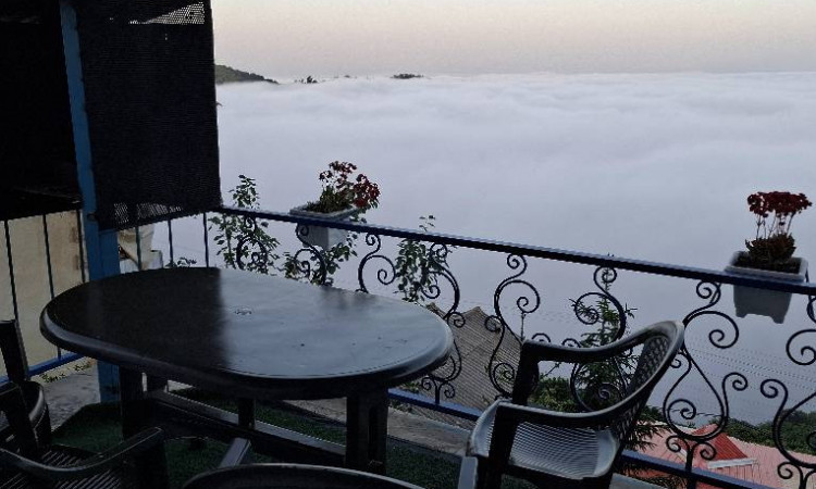 اجاره ویلا دوخوابه با ویوی بینظیر برفراز ابرها رامسر