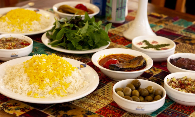 حجز مخيم متين آباد البيئي الصحراوي (ثلاثة أسرة)
