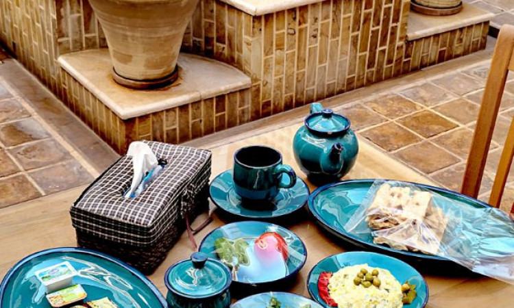 رزرو بوم گردی بابا افضل اتاق چهارتخته آبگینه (سرداب)