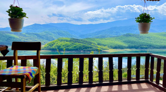 استئجار كوخ خشبي مع إطلالة على البحيرة