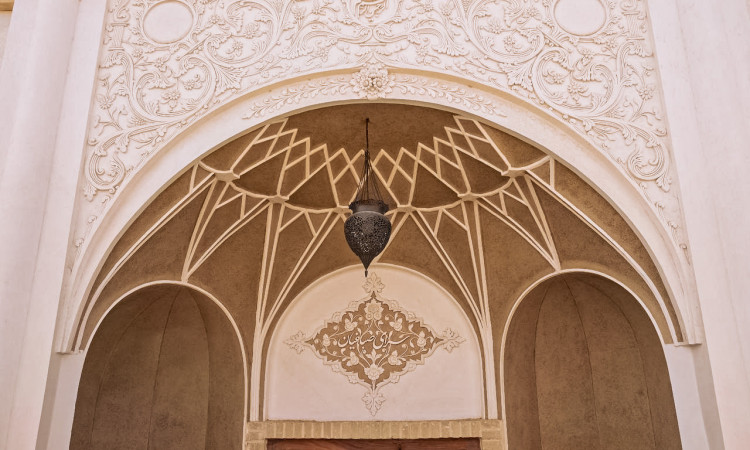 رزرو هتل صباغیان (اتاق سه تخته فیروزه 102)