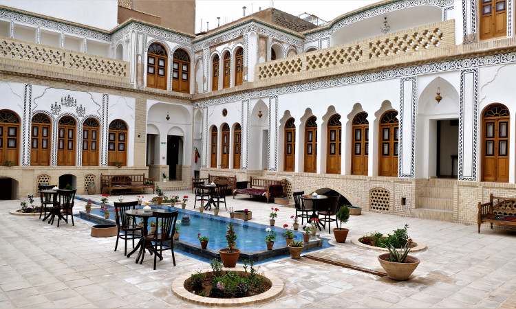 رزرو هتل صباغیان (اتاق سه تخته فیروزه 102)