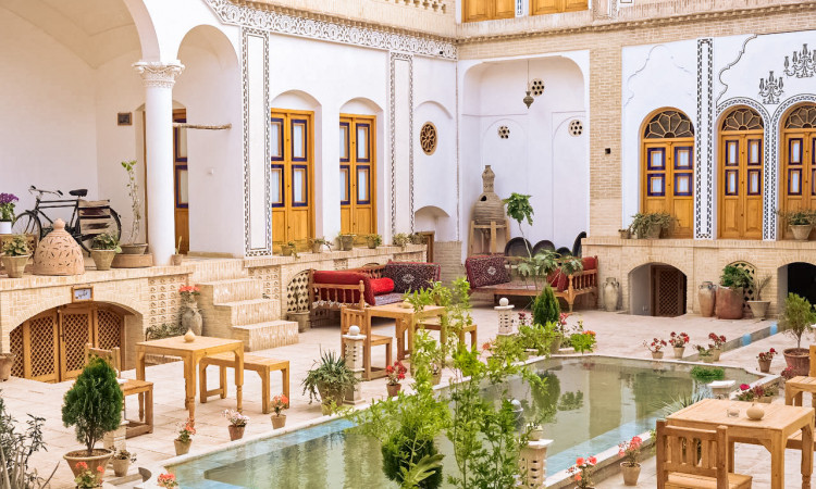 رزرو هتل صباغیان (اتاق سه تخته فیروزه 102)