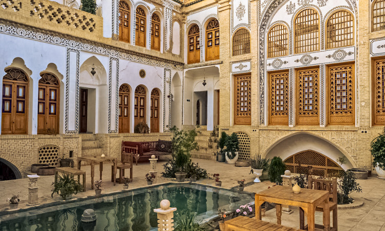 رزرو هتل صباغیان (اتاق سه تخته فیروزه 102)