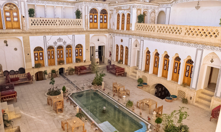 رزرو هتل صباغیان (اتاق سه تخته فیروزه 102)