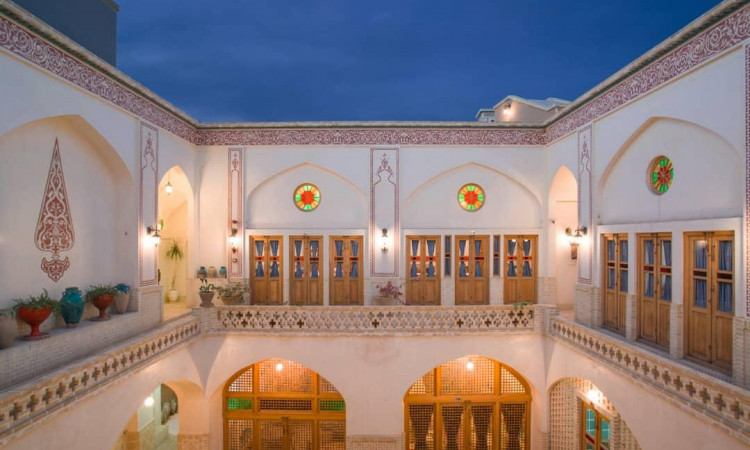 رزرو هتل سنتی سر پله کاشان (اتاق گلبان)
