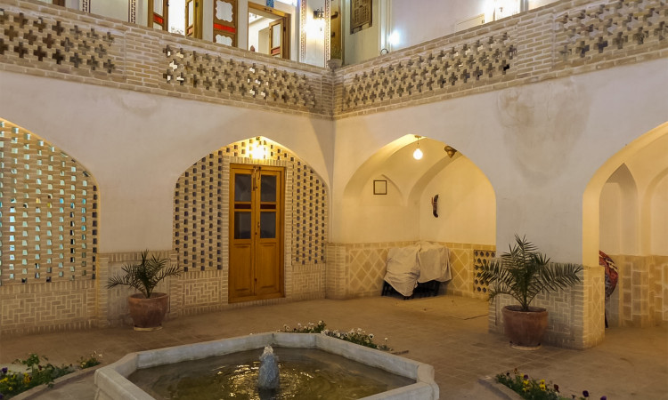 رزرو هتل سنتی سر پله کاشان (اتاق گلفام)