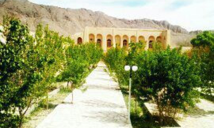 بوم گردی خانه باغ صفا همکف