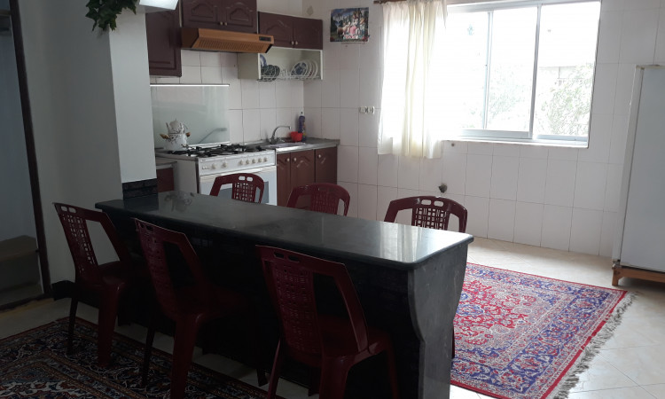 اجاره اقامتگاه دو خوابه طبقه دوم شیک در رامسر