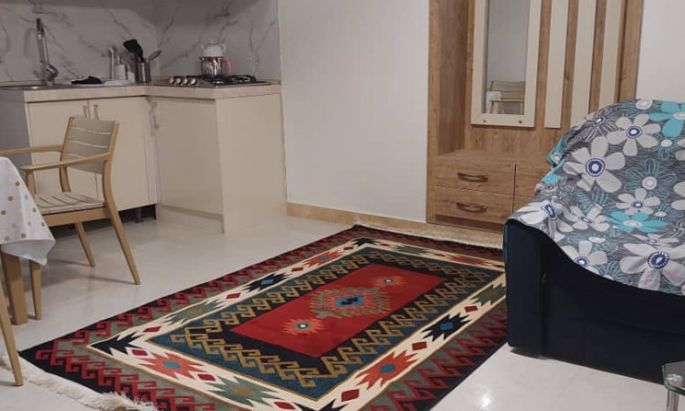 مهمانسرای سنتی حنیفه زاد ( واحد 55 متری همکف )