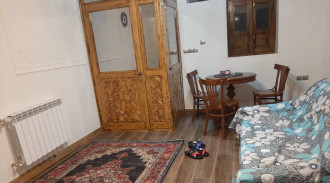 مهمانسرای سنتی حنیفه زاد ( سوئیت 40 متری طبقه همکف )