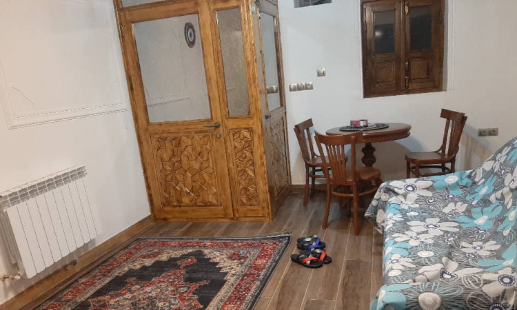 مهمانسرای سنتی حنیفه زاد ( سوئیت 40 متری طبقه همکف )