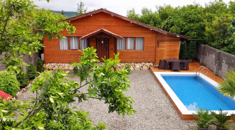 کلبه چوبی استخردار شونیشت