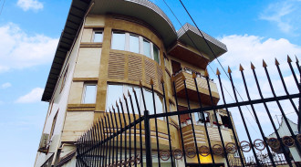 استئجار جناح كبير بساحة مستقلة