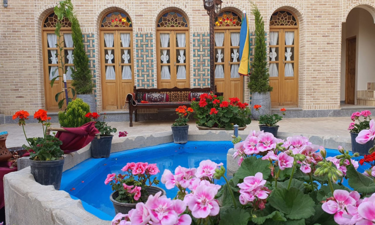 رزرو هتل سنتی گل آرا (اتاق گلنار)