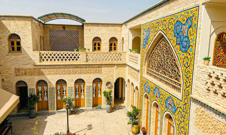 رزرو هتل سنتی گل آرا (اتاق گلنار)