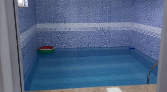 استئجار فيلا حديثة البناء مكونة من غرفتي نوم مع مسبح ومنتجع صحي