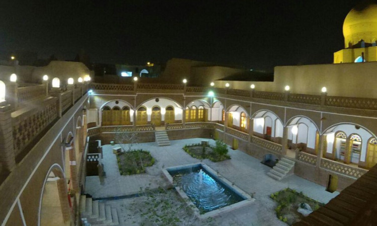 رزرو هتل سنتی فانوس ویونای کاشان (اتاق پرس پرس)