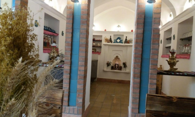 رزرو هتل سنتی فانوس ویونای کاشان (اتاق سارونا)