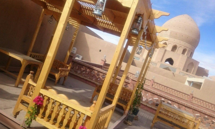 رزرو هتل سنتی فانوس ویونای کاشان (اتاق سارونا)