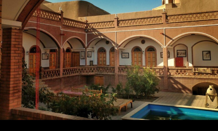 رزرو هتل سنتی فانوس ویونای کاشان (اتاق رزنده)