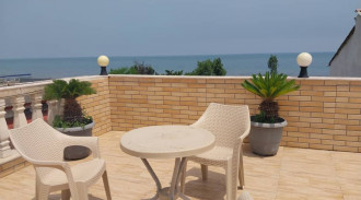 اجاره ویلا دو خوابه نوساز ساحلی با ویو دریا طبقه دوم