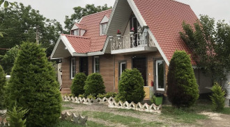 اجاره ویلا سوئیسی استخردار دوخوابه با 700 متر حیاط