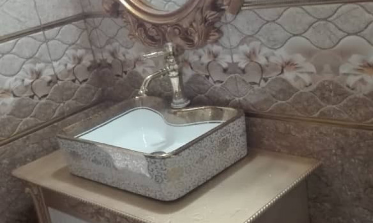 فيلا للايجار بحمام سباحه كامله و اطلاله رائعه في قلعة رودخان