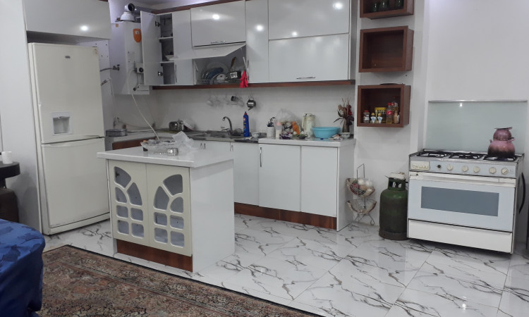 اجاره ویلا با باغچه و آلاچیق و استخرسرپوشیده آبگرم