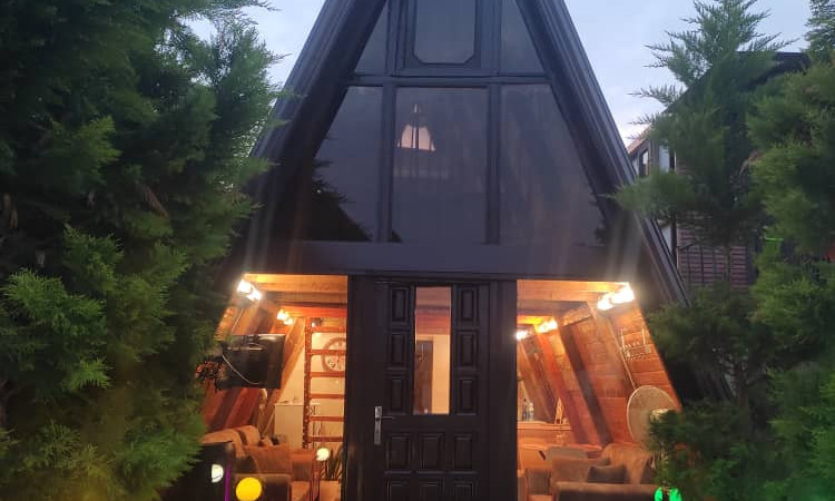اجاره کلبه سوئیسی جکوزدار سقف شیشه ای
