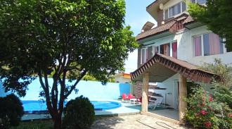 پنج‌خوابه جنگلی استخردار لتینگان