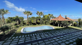 فيلا على الشاطئ مع مسبح سبا للإيجار