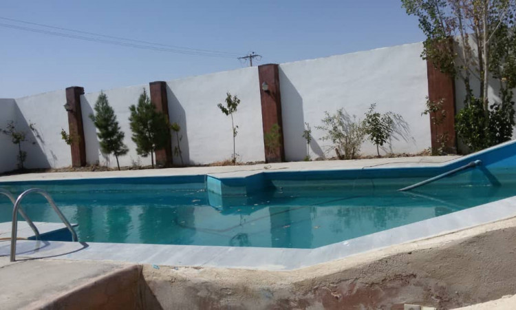 اجاره ويلا سه خواب با استخر روباز آب سرد باغ بهشت