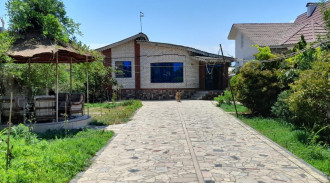 اجاره ویلای همکف بسیار زیبا .شمال چمخاله ( بوستان 3 )