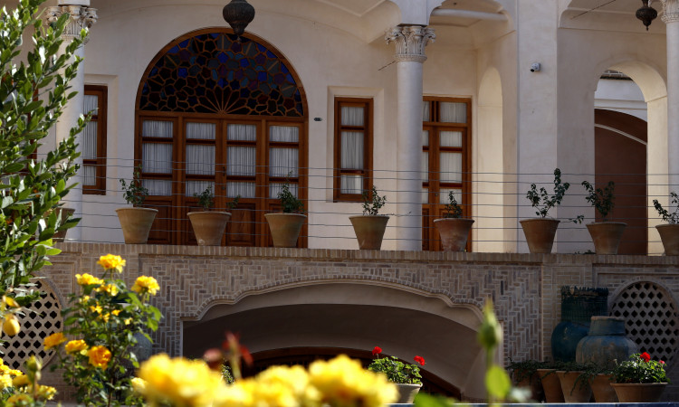 رزرو بوتیک هتل عمارت ماندگار (اتاق 110 شاه نشین)