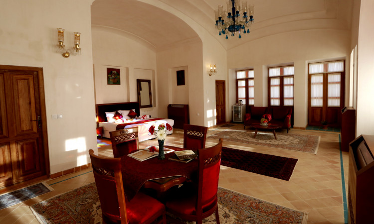 رزرو بوتیک هتل عمارت ماندگار (اتاق 110 شاه نشین)
