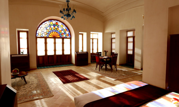 رزرو بوتیک هتل عمارت ماندگار (اتاق 110 شاه نشین)