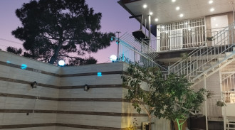 اجاره خانه تک خواب با نمای کوهستانی