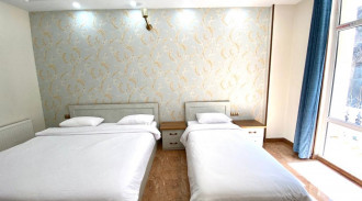 رزرو هتل کیومرث - اتاق 3 تخته 2