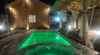 استئجار فيلا خشبية مع مسبح بمياه ساخنة لمدة 4 مواسم