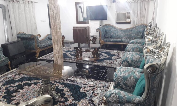 فيلا بحديقة 4 غرف نوم للإيجار
