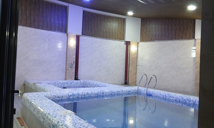 اجاره ویلا باغ استخرسرپوشیده 4 خوابه