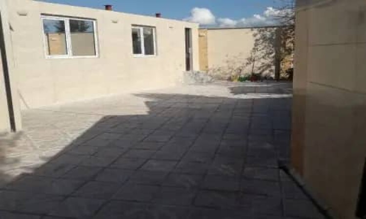 فيلا بحديقة 4 غرف نوم للإيجار