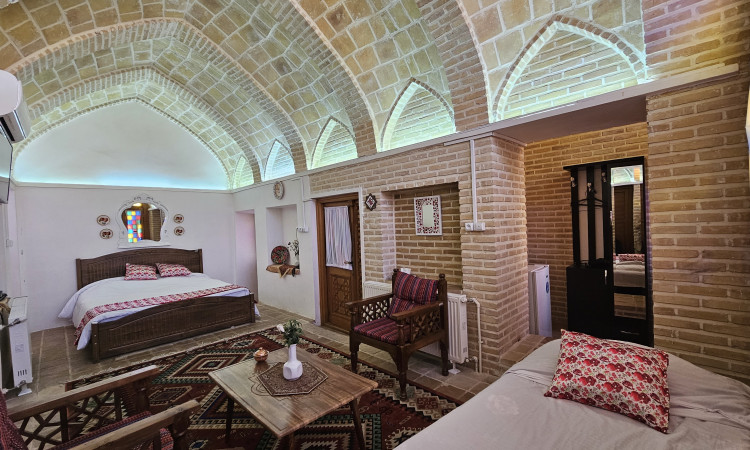 رزرو بوم گردی عمارت تاریخی حاکم - گلنار