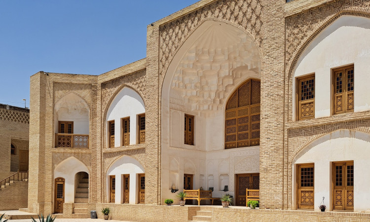 رزرو بوم گردی عمارت تاریخی حاکم - گلنار