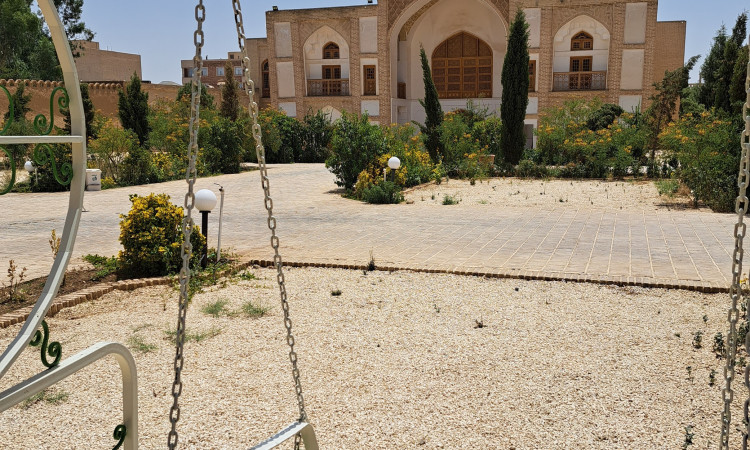 رزرو بوم گردی عمارت تاریخی حاکم - جانان