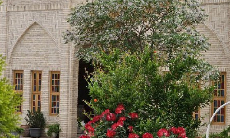 رزرو بوم گردی عمارت تاریخی حاکم - افسانه عشق